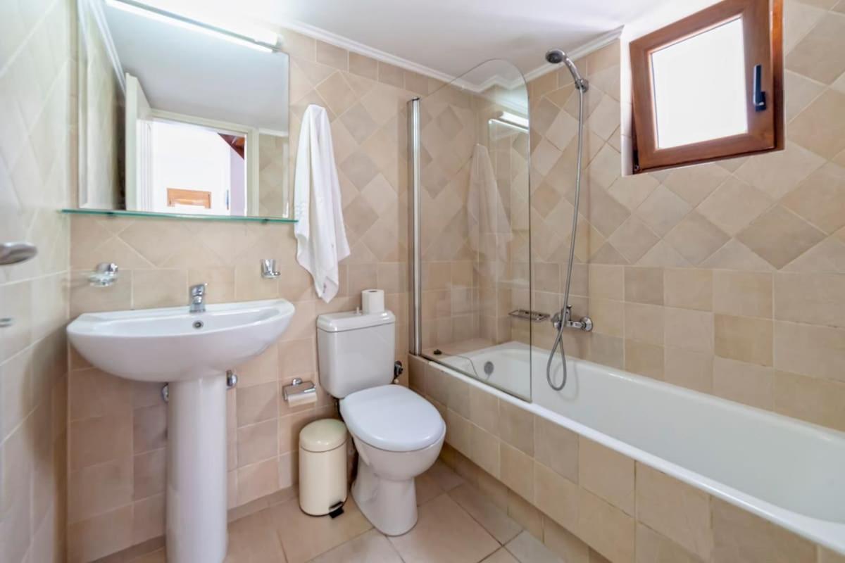 Karena Seaview Villa Gerani  Luaran gambar