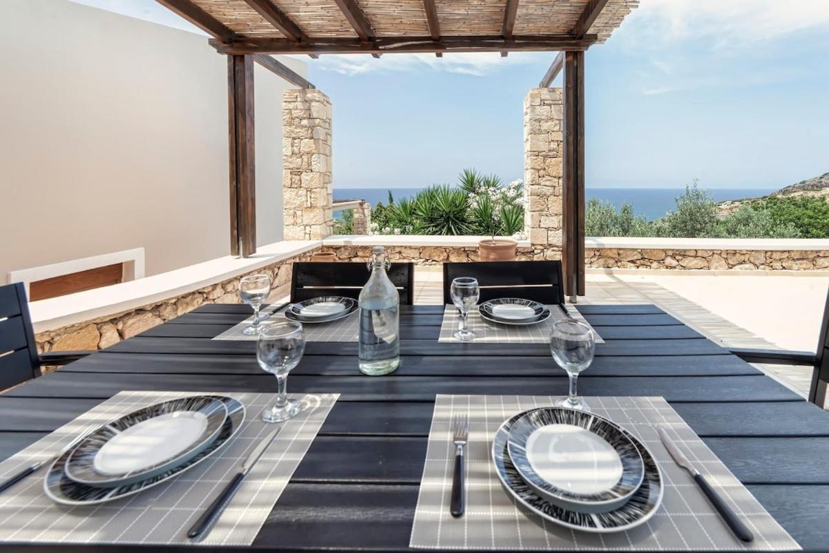 Karena Seaview Villa Gerani  Luaran gambar