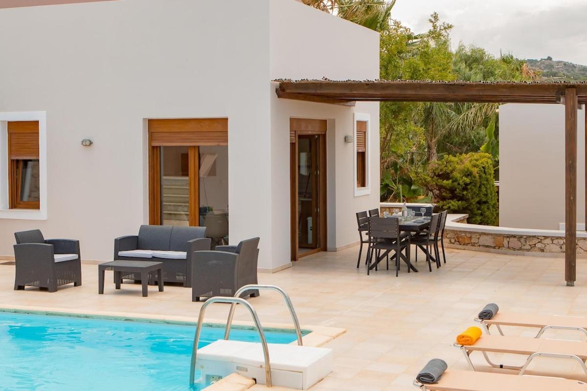 Karena Seaview Villa Gerani  Luaran gambar